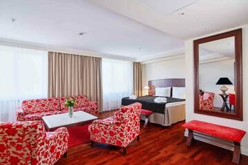 Люкс с двуспальной кроватью в Гостинице Cosmos St. Petersburg Olympia Garden Hotel